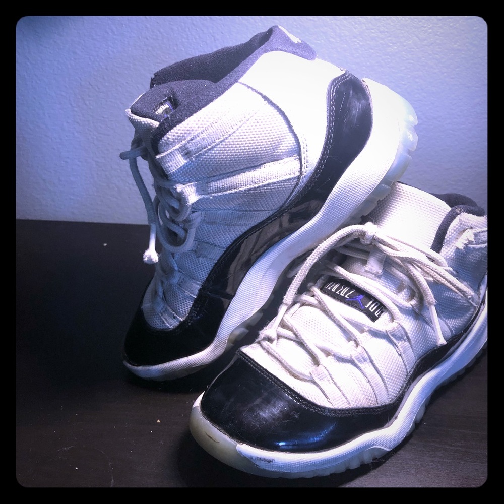 Boys size 2Y Jordan’s
